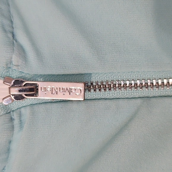 Calvin Klein Sleeveless Blue and Black Patterned Top - Picture 4 of 4